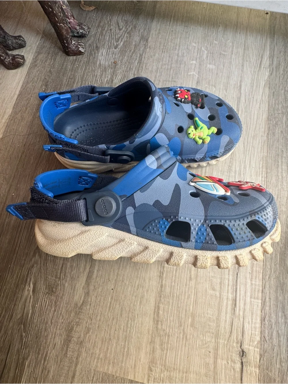Crocs Kids C13 Blue Camo Clogs Adjustable Strap + Charms